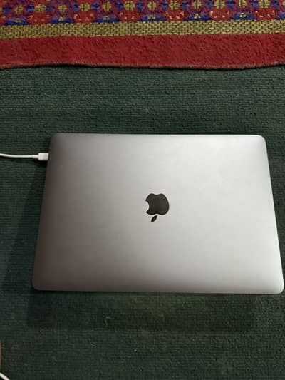 MACBOOK PRO core 5 2019model