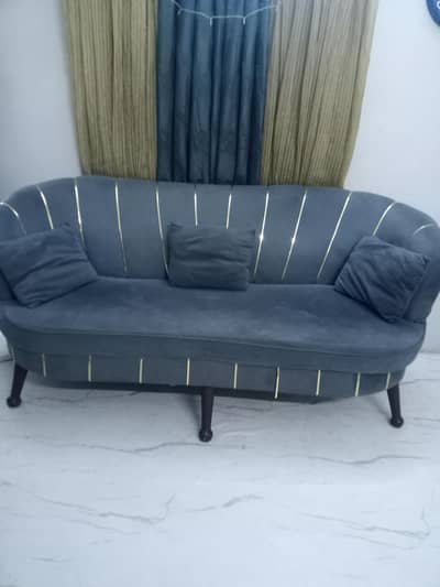 5 seater sofa with cusions