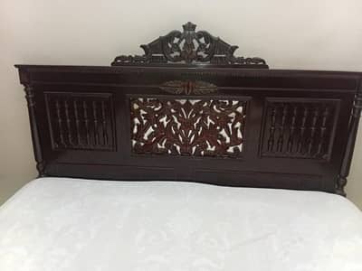 King size chinoti wobed, pure wood.