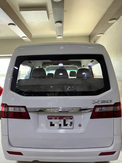 JIN BEI X30 11 seater van