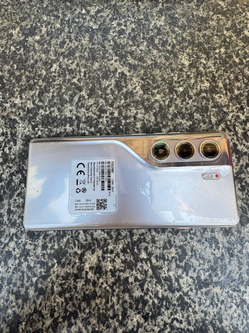 Techno camon 40 pro 8