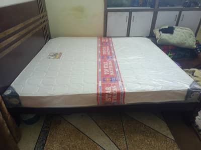 bed with mattrey 72×78  madicated 6 inches