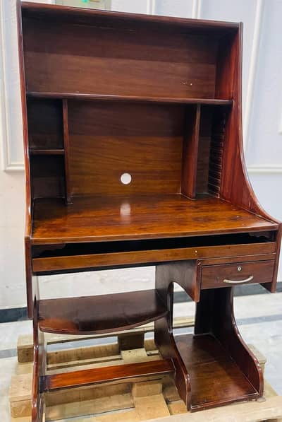 Desktop table/study table