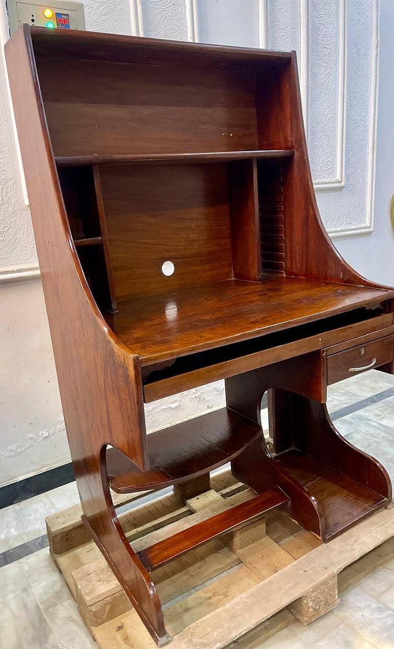 Desktop table/study table 1