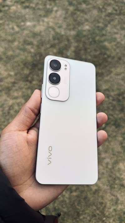 Vivo y19s (8/128) New Condition