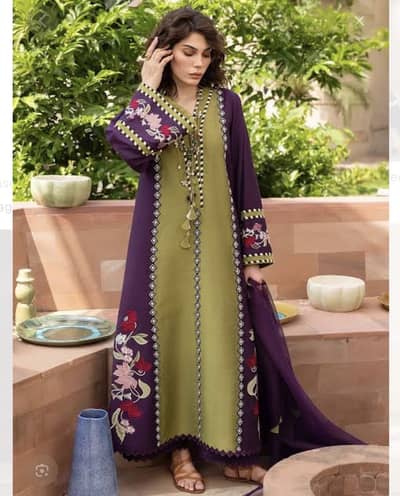 Crimson Mitti festive pret