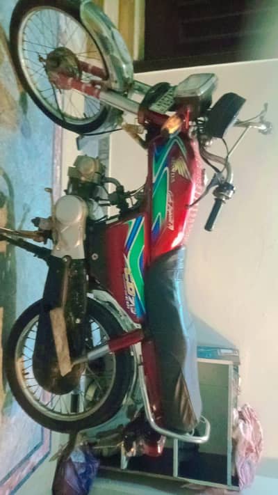 CD 70 2018 model red colour