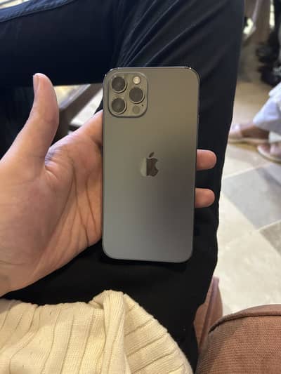 Iphone 12 pro 10/10 shesha sim time available