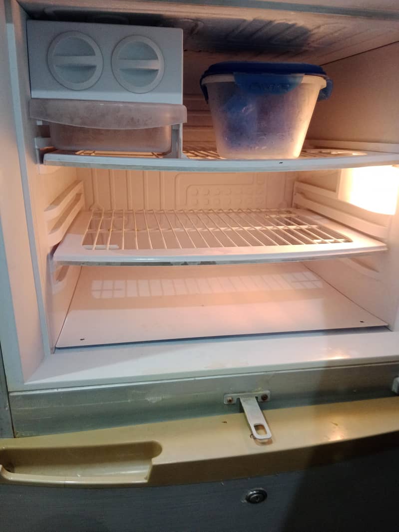 medium size fridge 0