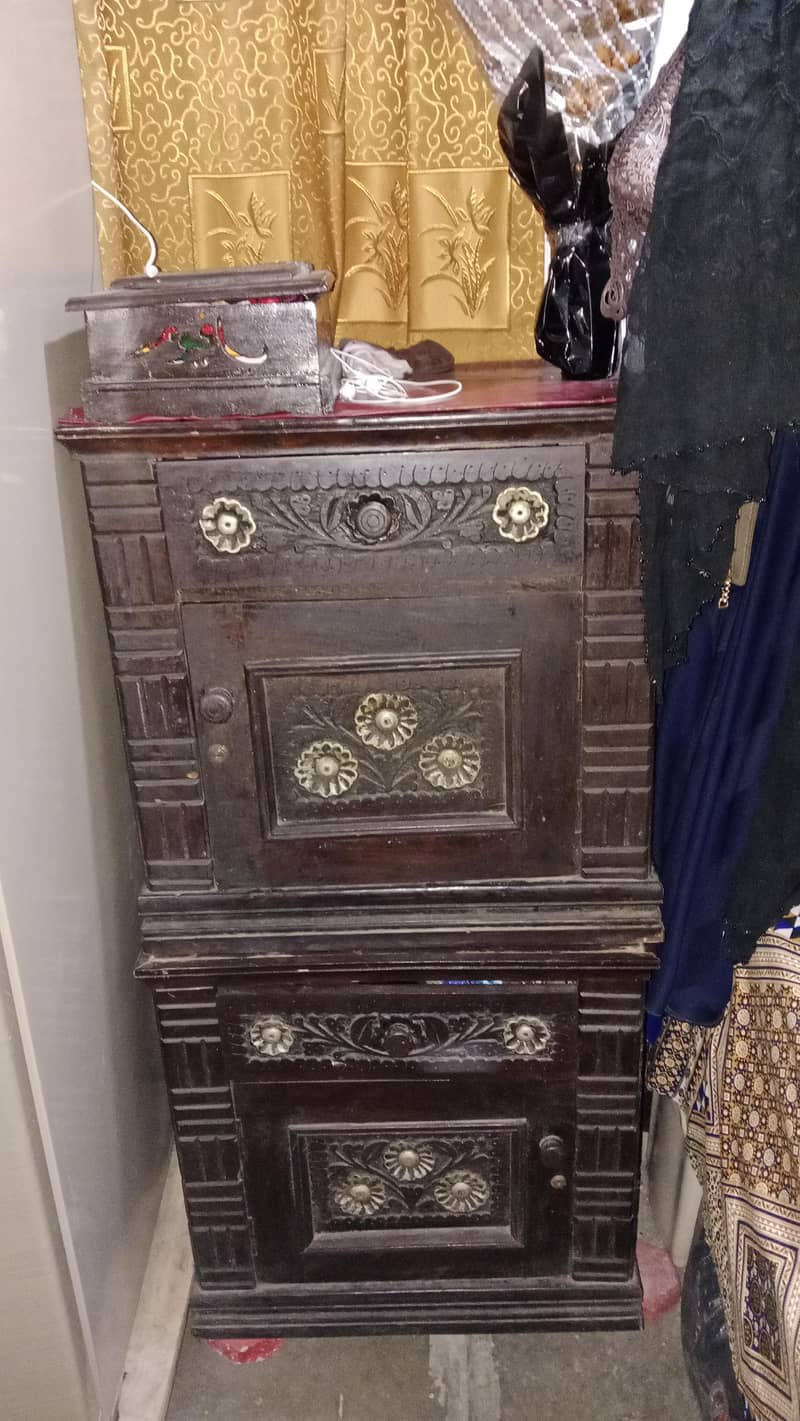 Double Bed, Sofa Set & Dressing Table 4