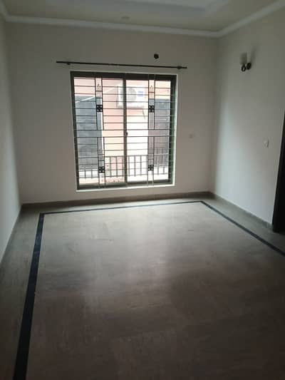 10 Marla 2nd floor(3rd portion) Available for Rent near UMT