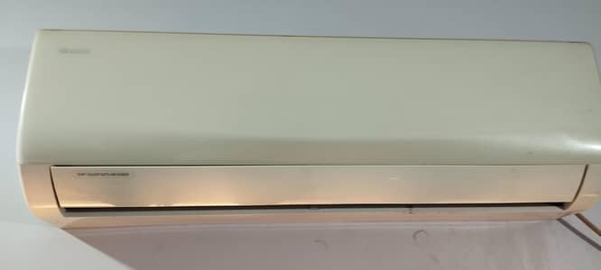 Gree Inverter 1 Ton AC – Urgent Sale – Excellent Condition