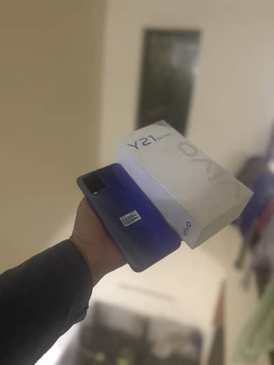 vivo y21 A complete box accessories ladies hand used