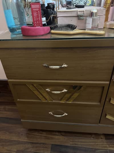 Dressing table