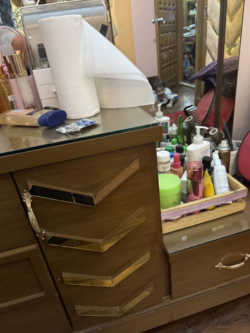 Dressing table 1