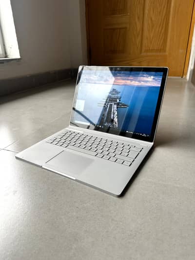 Core i7-8th Generation Surface book 2 2gb nvidia gtx card