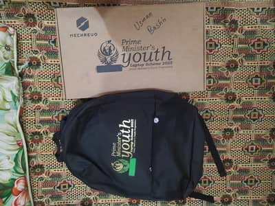 Mechrevo Ryzen 5 7000 series' Ram: 8GB DDR 4 Rom : 256GB SSD