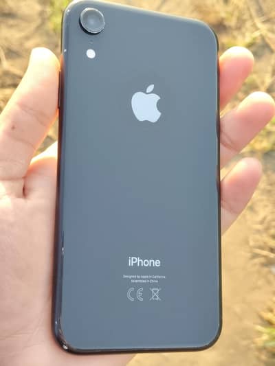 iPhone XR 64 GB Non-PTA, water pack.