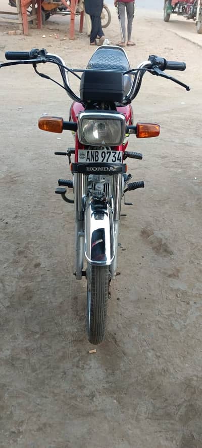 22/23 contact 03057256100