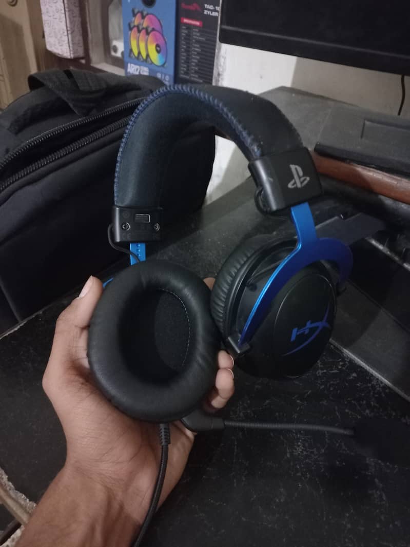 Hyperx Cloud 2 (with original hyperx extension cable) 1