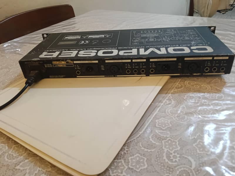 BEHRINGER 2 Channels Compressor 8