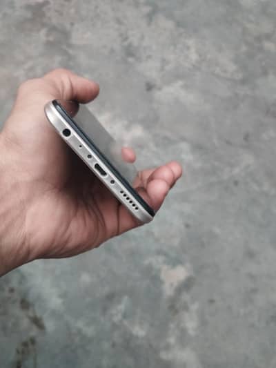 Vivo y19  256gb hai 8 sab koi ok hai kit hai 10by 99  pic dekh lo