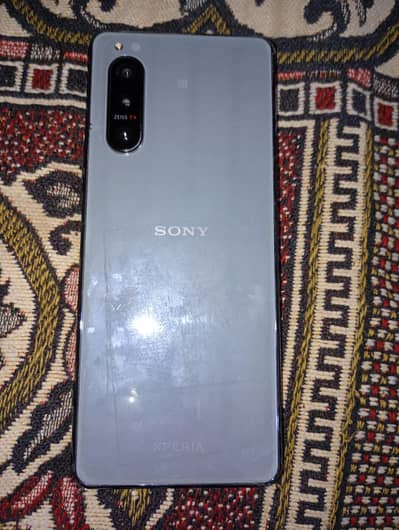 snapdragon 865 5g. . . 8 gb ram 128 rom