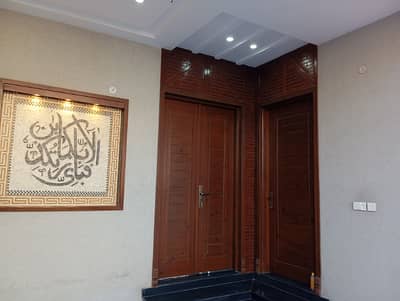 10 MARLA BRAND NEW LUXURY HOUSE FOR SALE