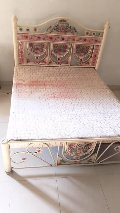 Bed With Matters and Double Door Alamri