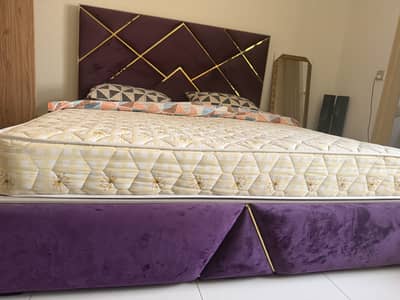 King size bed with 8inch spring mattress