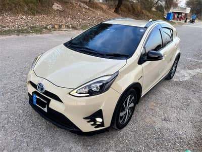 Top of the line Toyota aqua x urban solid (aqua cross )