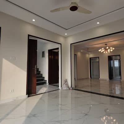10 Marla Lower Portion For Rent In Chambelli Block Bahria Town Lahore