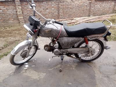 Honda CD 70 bike
