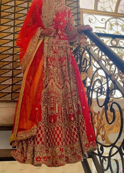 bridal lehnga red golden