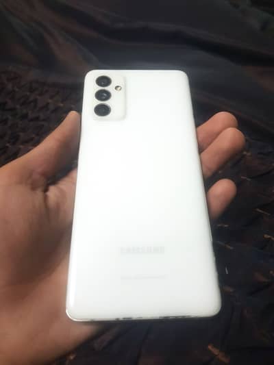 Samsung A82