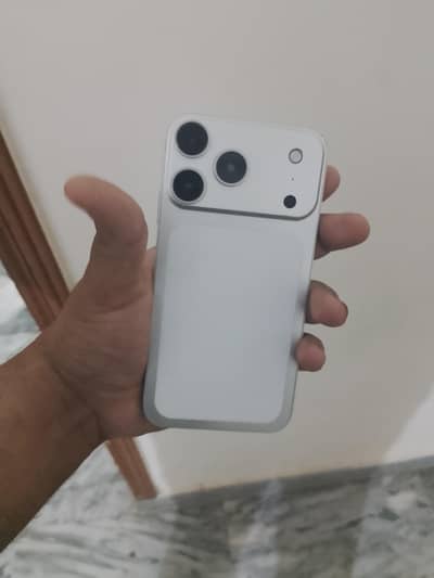 iPhone XR Convert 17 Pro