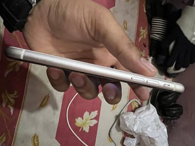 iphone 11 128 gb all okay water pack 4 months Sim working