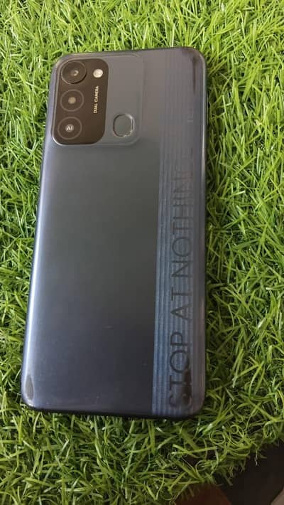 techno spark 8c 4 128