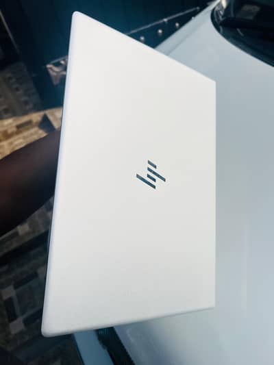 Elitebook 840 5G i5 8 GB 256 SSD