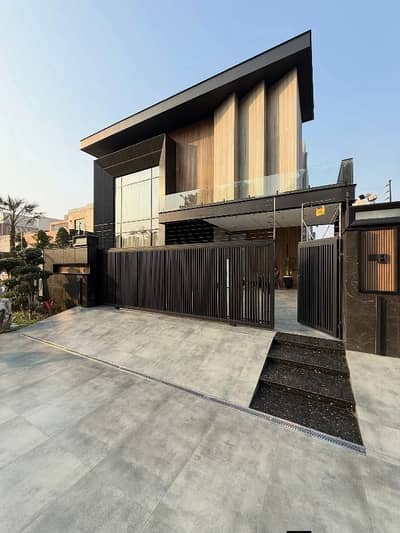 10 MARLA BEAUTIFUL HOUSE FOR SALE