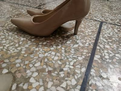 beige court shoes