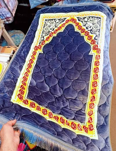 Soft Velvet Jai Namaz Prayer Mat – Mosque Style Design