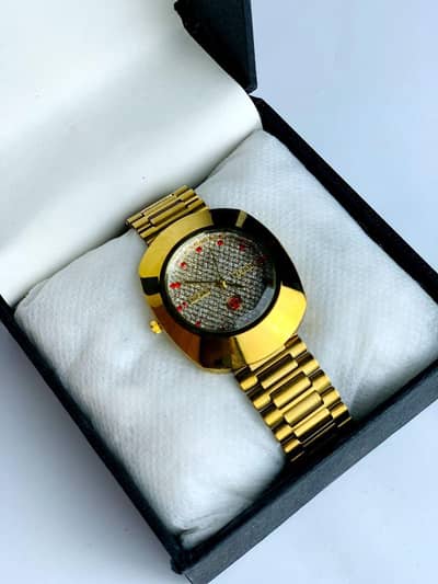 men analogue watch