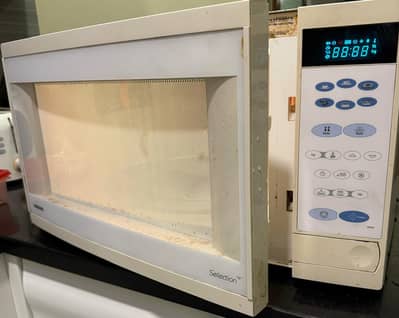 Samsung Microwave – Used, Perfect Working Condition