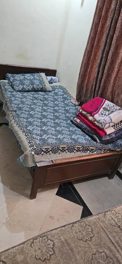 single bed with mattres