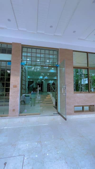 1 Kanal Brand New 4th Story Building For Rent in Main Baulevard Road Johar Town for Multinational Company, Call Center, Software House, Other Company Office Any Commercial Activities