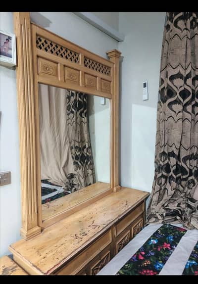 bed drasing two sides table