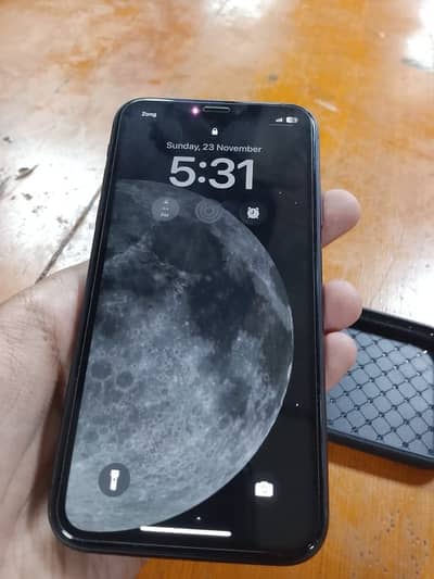 Iphone 11 128gb e sim working 2 months also 10/9 condition buttery 97%