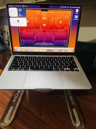 MacBook Air M2 2022| 16GB | 256GB SSD | just Minor Glass crack | 10/10