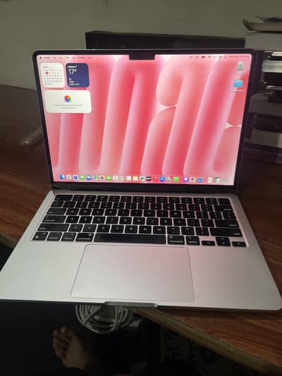 MacBook Air M2 2022| 16GB | 256GB SSD | just Minor Glass crack | 10/10